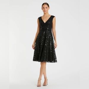 NWT $398 MAC DUGGAL Sequined V Neck Cap Sleeve Dress MIDI BLACK 68012